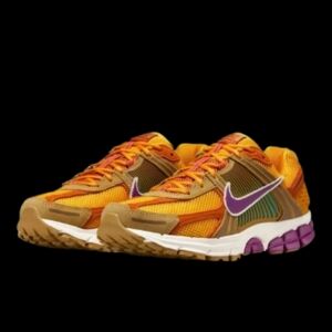 Nike Air Zoom Vomero 5 Running Mens Size 9 University Gold Viotech
